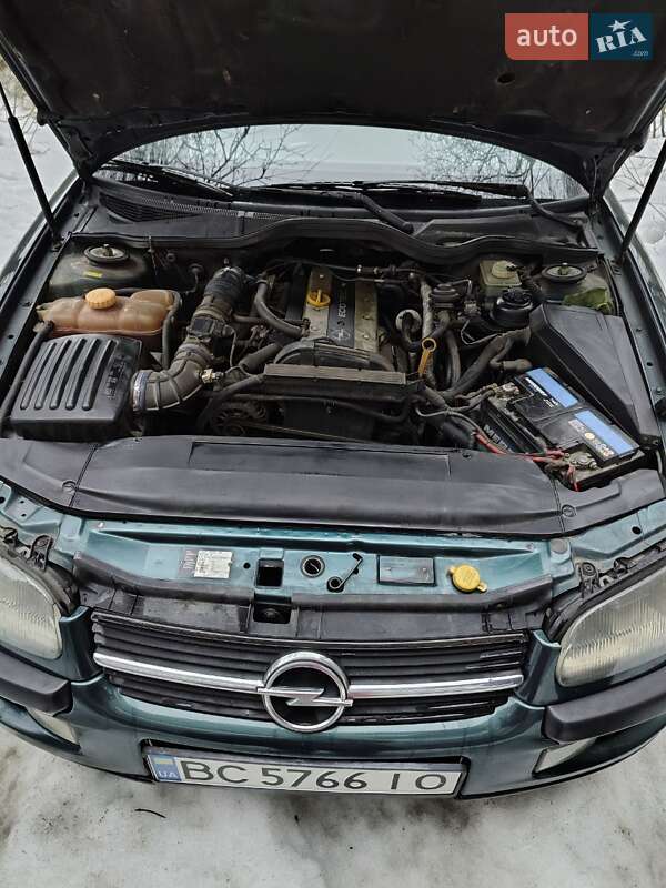 Седан Opel Omega 1995 в Львове