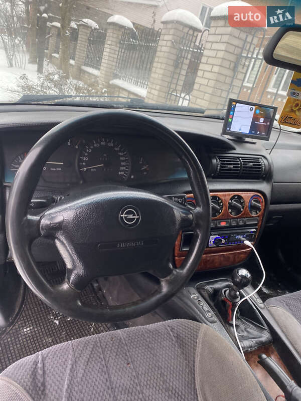 Седан Opel Omega 1996 в Виннице