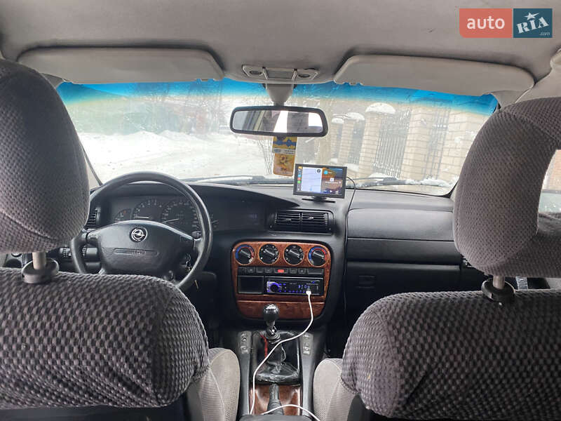 Седан Opel Omega 1996 в Виннице