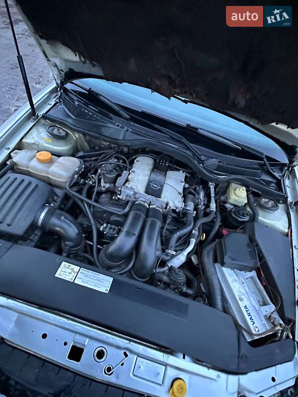 Седан Opel Omega 1999 в Дубно