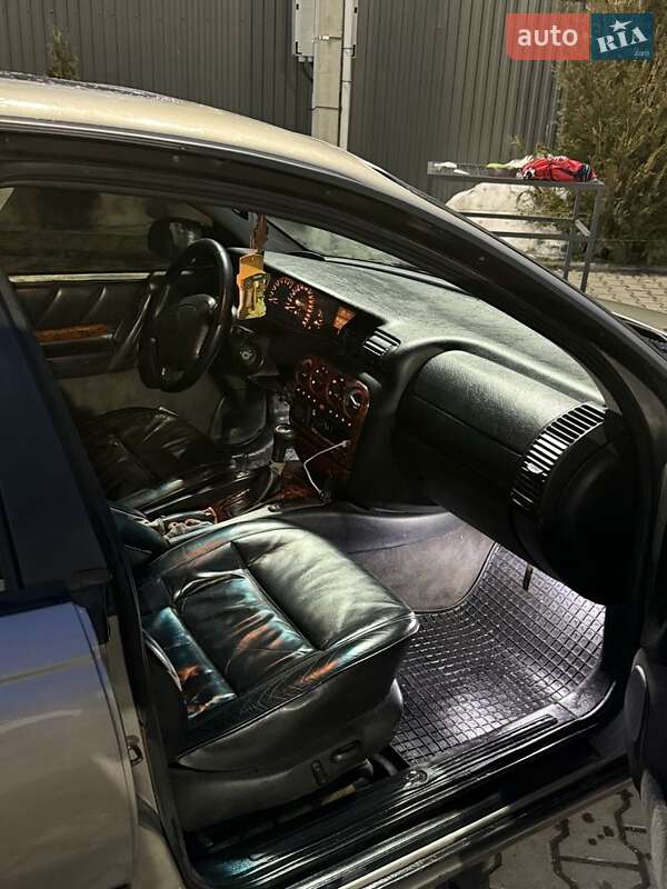 Седан Opel Omega 1994 в Чернівцях