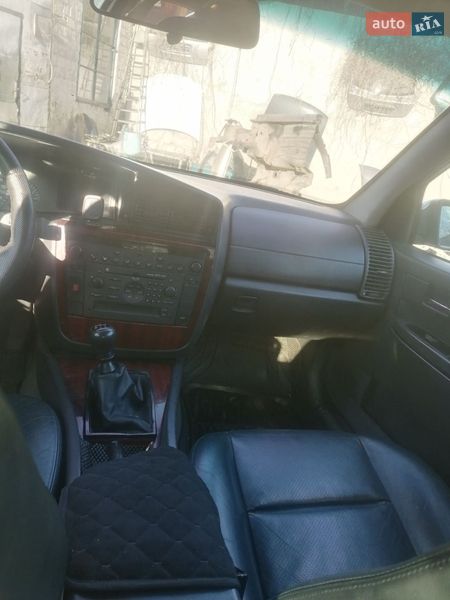 Седан Opel Omega 2001 в Черновцах