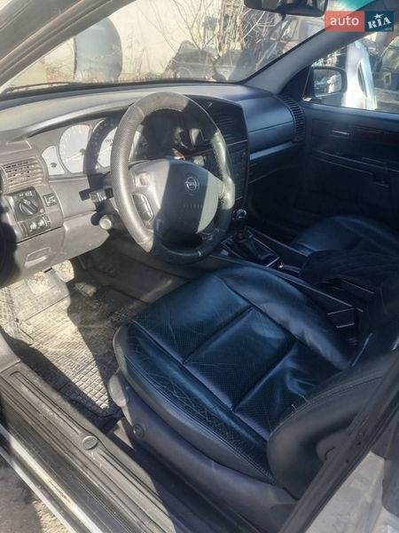 Седан Opel Omega 2001 в Черновцах