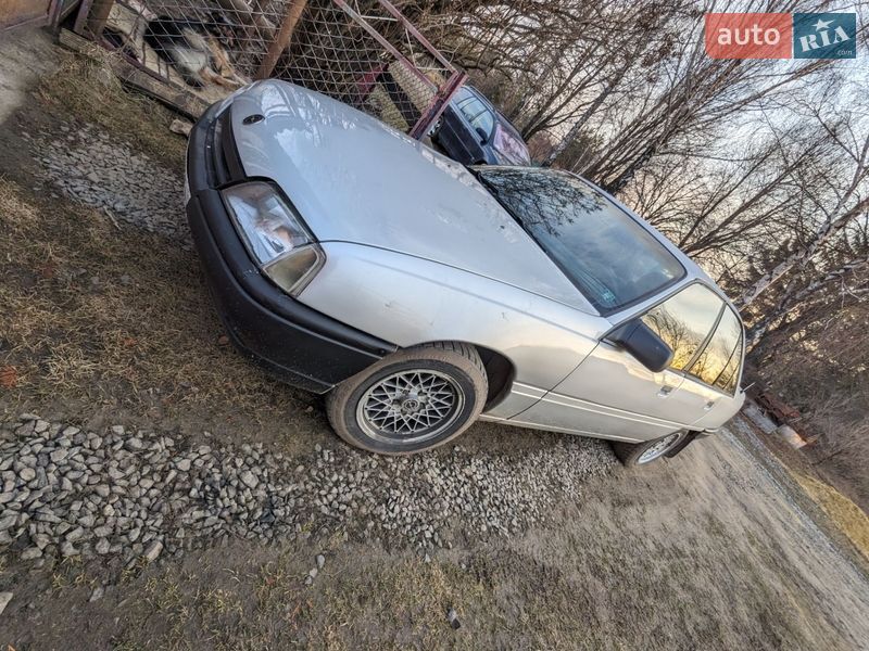 Седан Opel Omega 1988 в Ровно