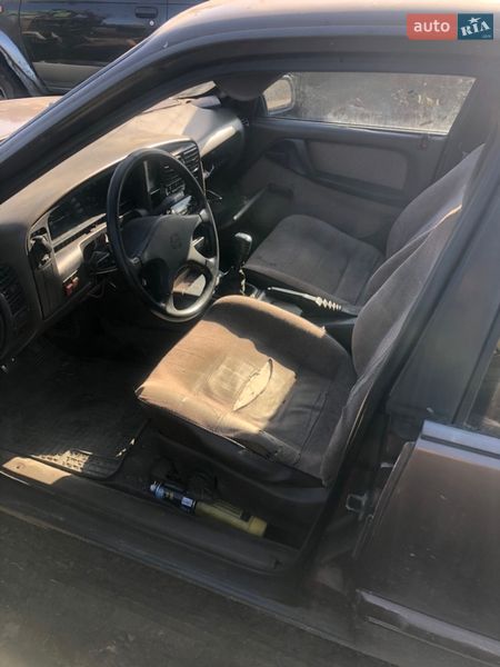 Седан Opel Omega 1987 в Слобожанском