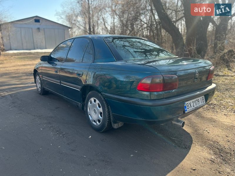 Седан Opel Omega 1995 в Коростене