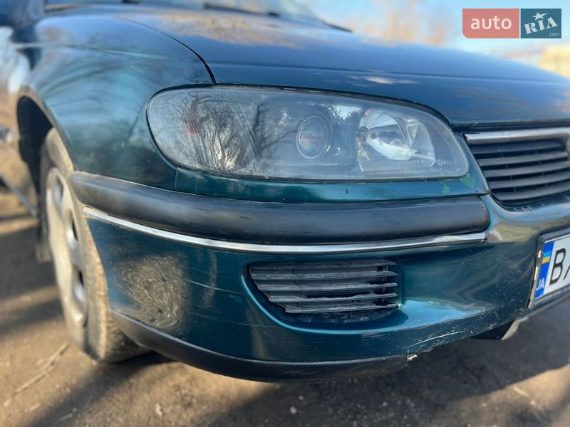 Седан Opel Omega 1995 в Коростене