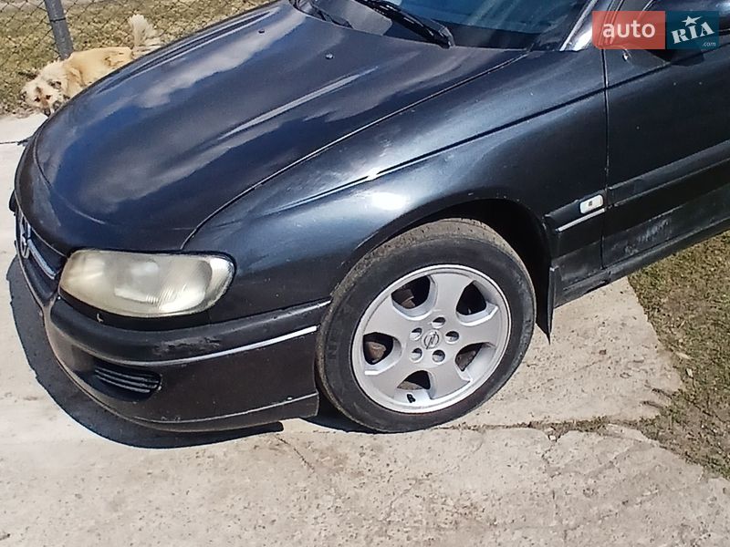 Седан Opel Omega 1998 в Олевську