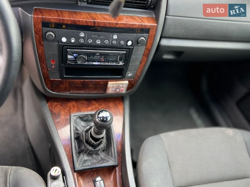 Седан Opel Omega 2002 в Ирпене