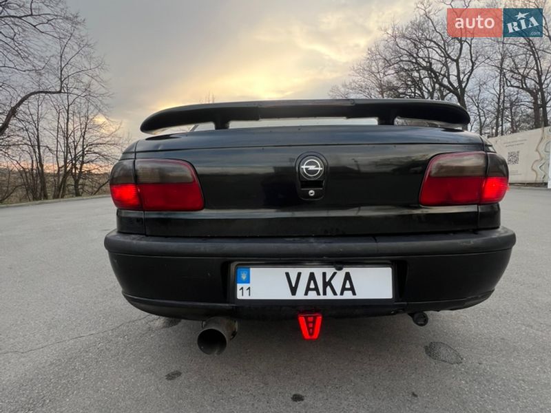 Седан Opel Omega 1997 в Києві