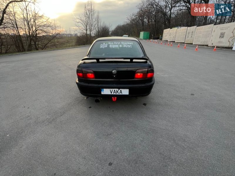 Седан Opel Omega 1997 в Києві
