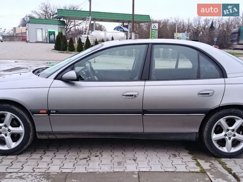 Седан Opel Omega 1995 в Дунаевцах