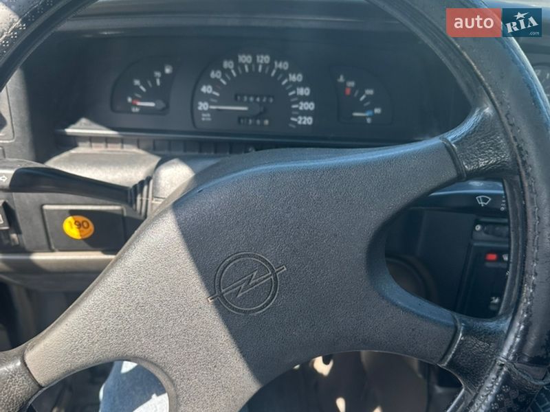 Седан Opel Omega 1989 в Хмельницькому