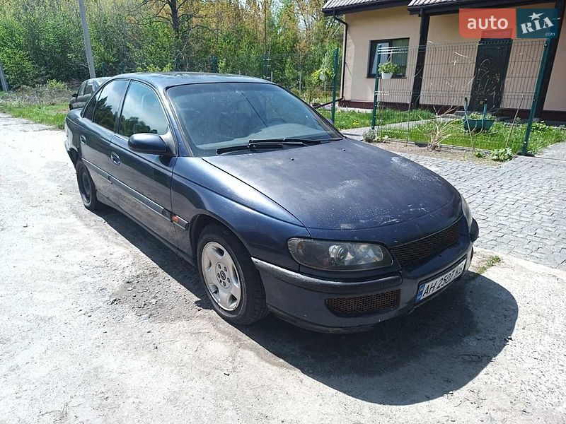 Седан Opel Omega 1995 в Киеве