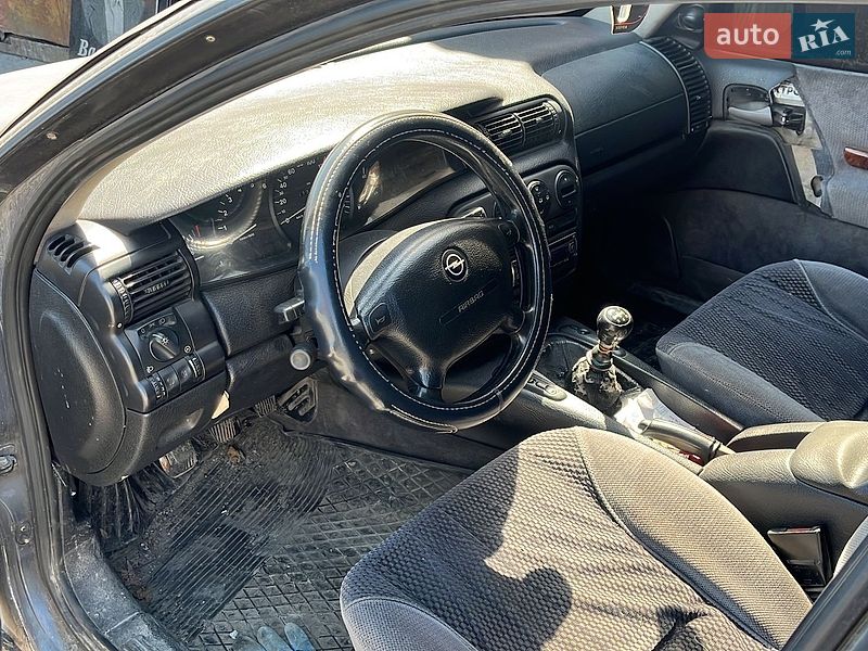 Седан Opel Omega 1994 в Виннице