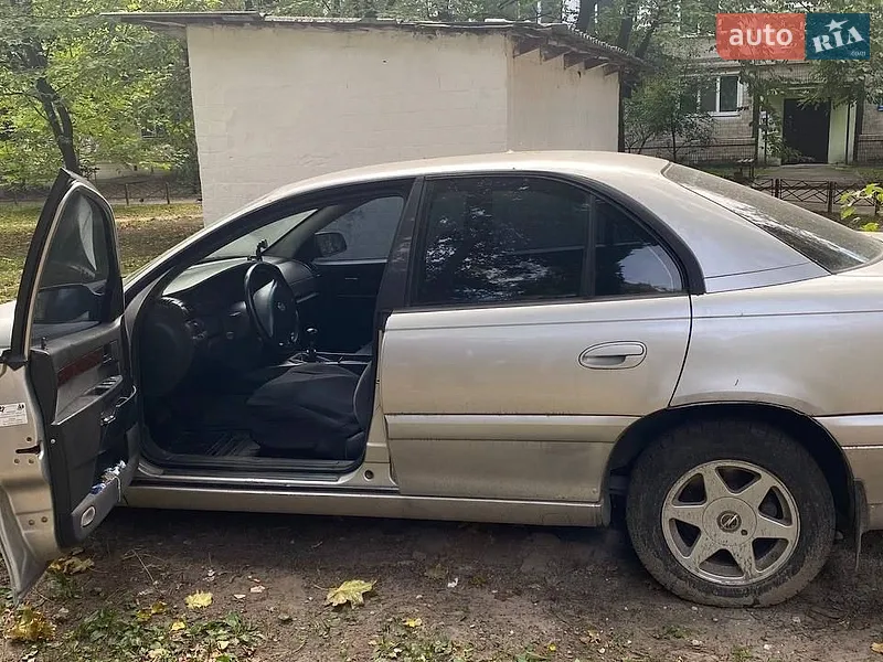Opel Omega 2000
