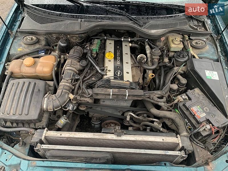 Седан Opel Omega 1995 в Киеве