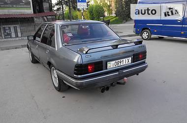 Седан Opel Rekord 1985 в Львове