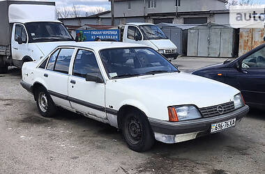 Седан Opel Rekord 1985 в Харькове