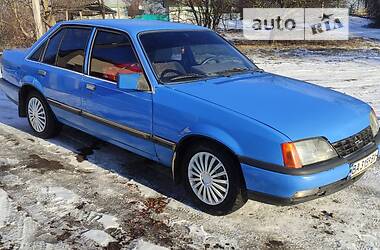Седан Opel Rekord 1984 в Новоархангельську