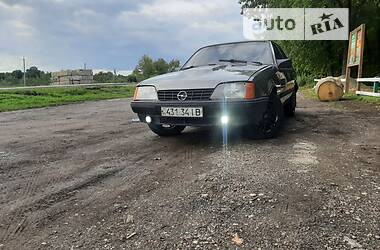 Седан Opel Rekord 1983 в Калуше