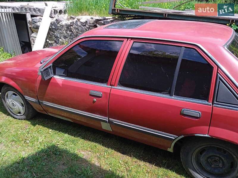 Седан Opel Rekord 1986 в Вінниці