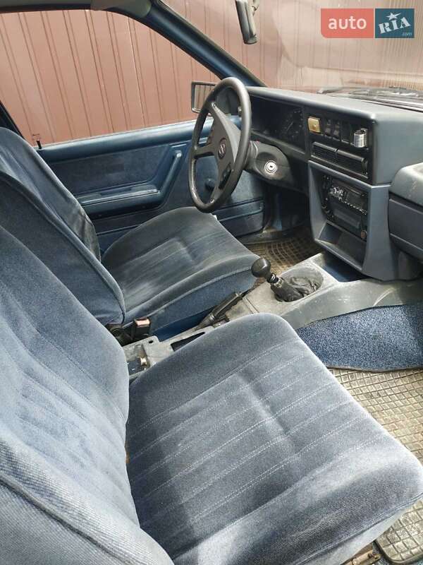 Седан Opel Rekord 1983 в Дніпрі