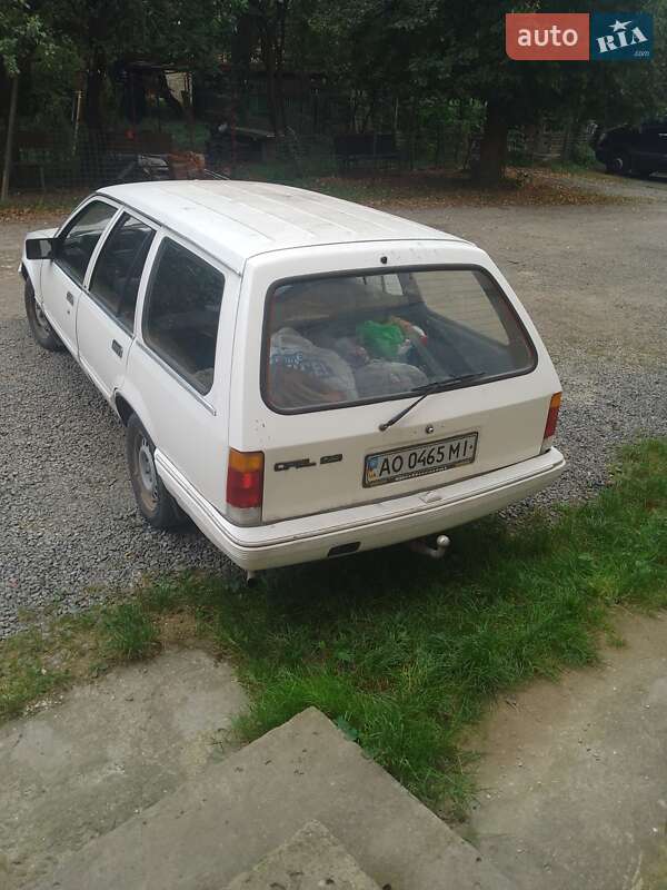 Универсал Opel Rekord 1986 в Ужгороде