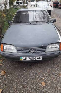 Седан Opel Rekord 1986 в Черновцах