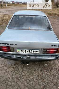 Седан Opel Rekord 1985 в Бахмаче