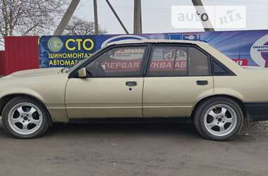 Седан Opel Rekord 1986 в Новгородке