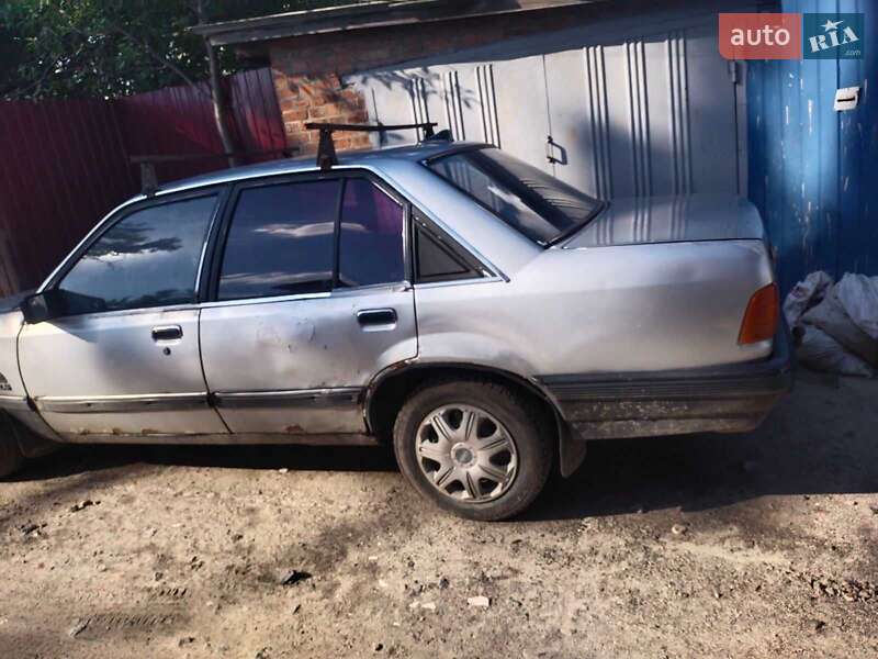 Седан Opel Rekord 1985 в Сумах