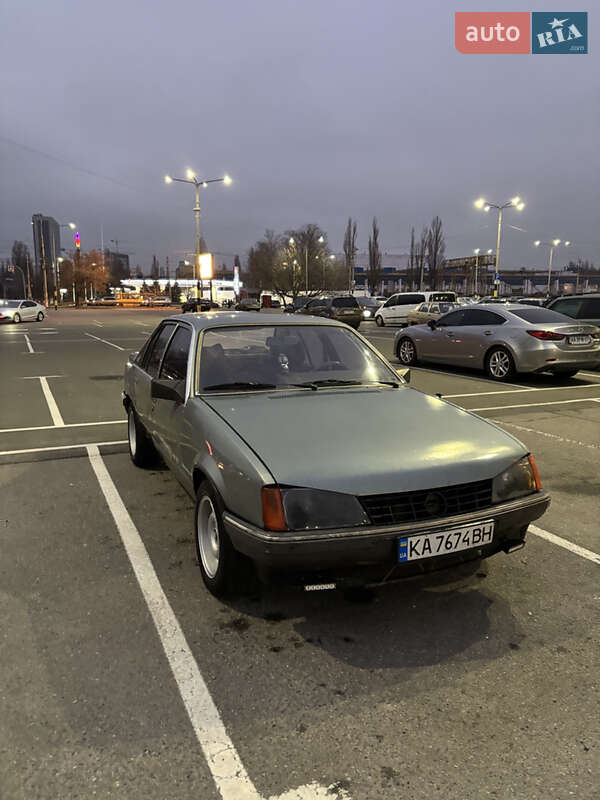 Седан Opel Rekord 1986 в Києві