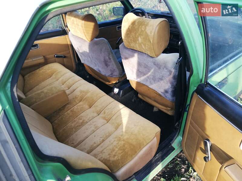 Седан Opel Rekord 1979 в Полтаві