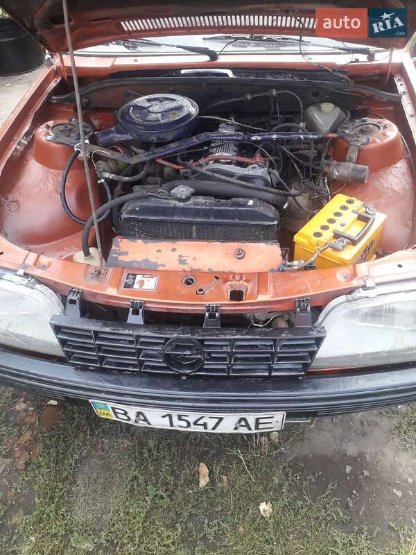 Седан Opel Rekord 1984 в Новоархангельську фото 3 Седан Opel Rekord 1984 в Новоархангельську