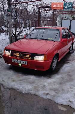 Седан Opel Rekord 1982 в Вознесенську