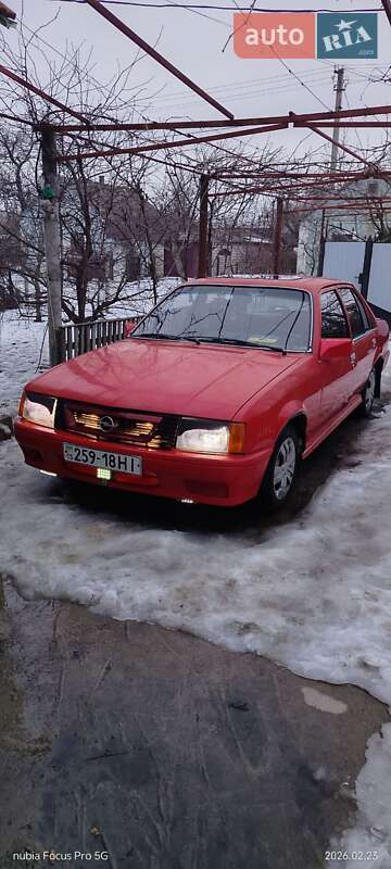 Седан Opel Rekord 1982 в Вознесенске