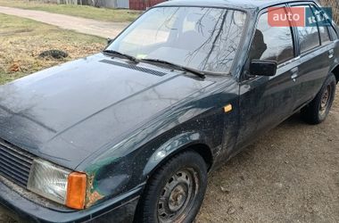 Седан Opel Rekord 1979 в Семеновке