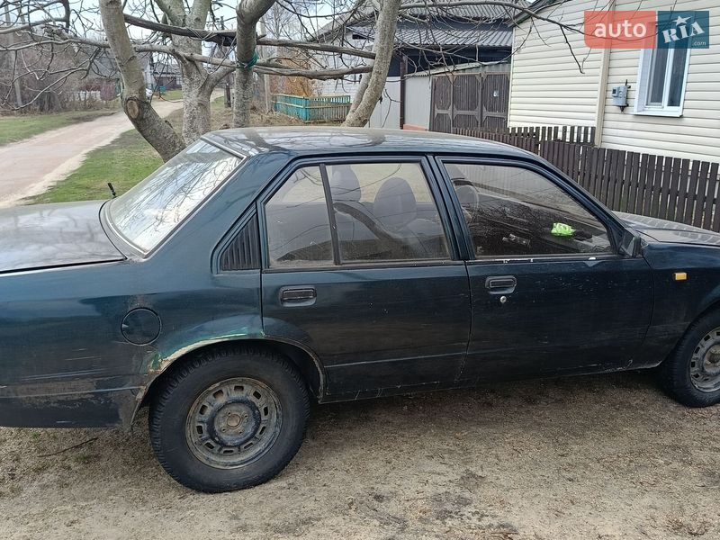 Седан Opel Rekord 1979 в Семенівці