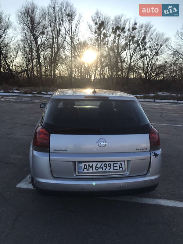 Хетчбек Opel Signum 2004 в Коростишеві