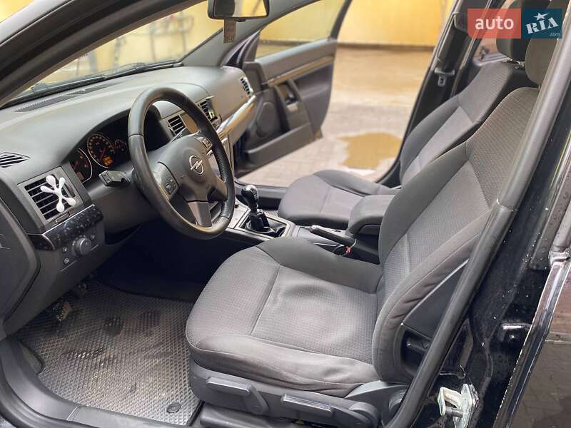Хэтчбек Opel Signum 2005 в Кривом Роге