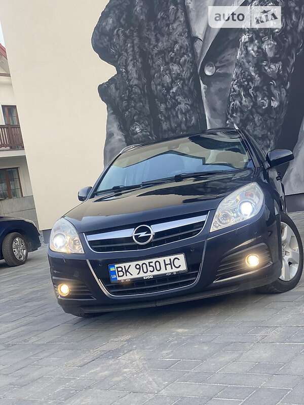 Хэтчбек Opel Signum 2006 в 