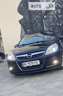 Хэтчбек Opel Signum 2006 в 