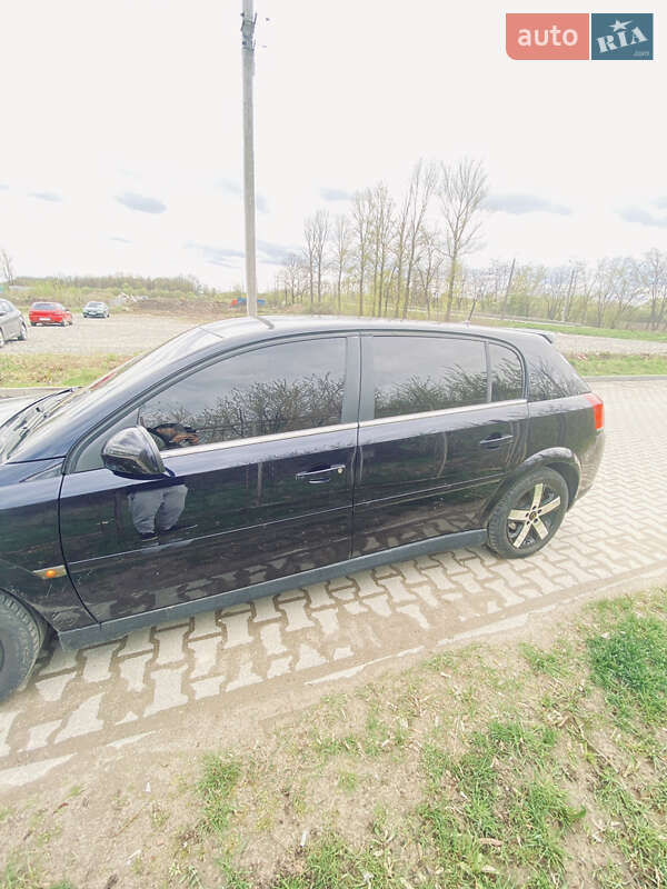 Хетчбек Opel Signum 2004 в Івано-Франківську