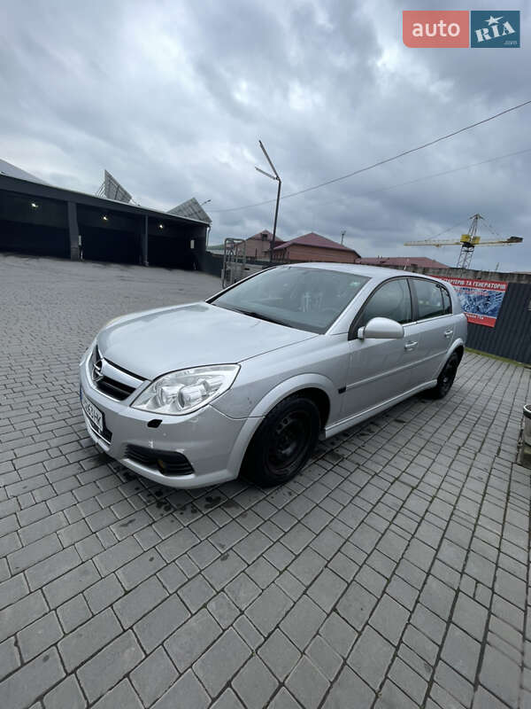 Хетчбек Opel Signum 2005 в Мукачевому