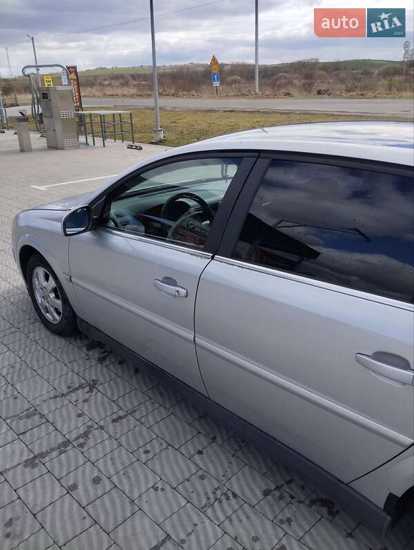 Хэтчбек Opel Signum 2003 в Мостиске