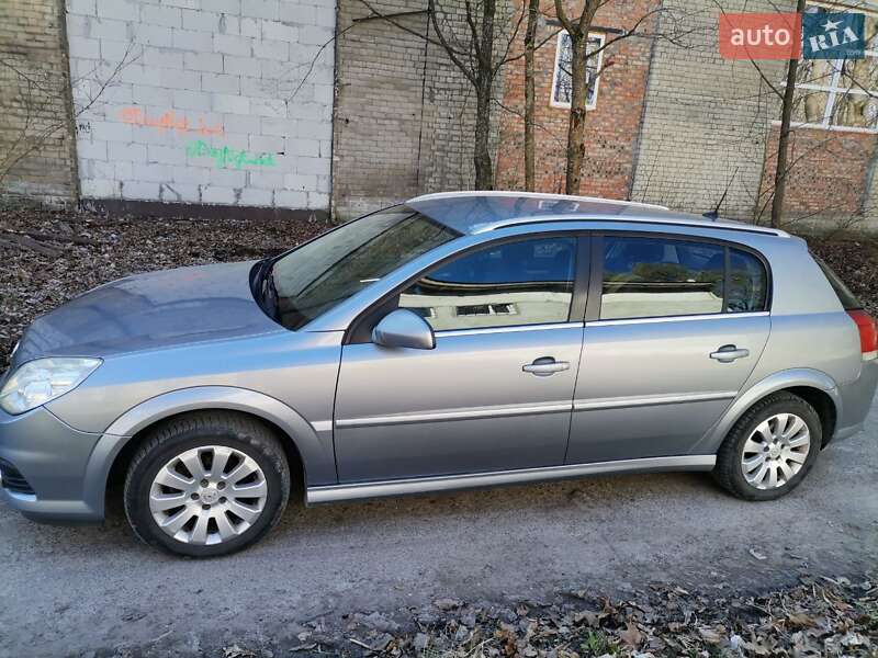 Хэтчбек Opel Signum 2006 в Костополе