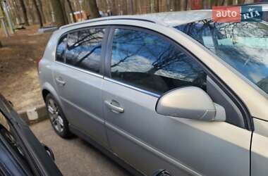 Хэтчбек Opel Signum 2005 в 