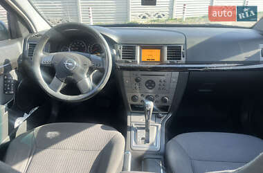 Хэтчбек Opel Signum 2004 в 