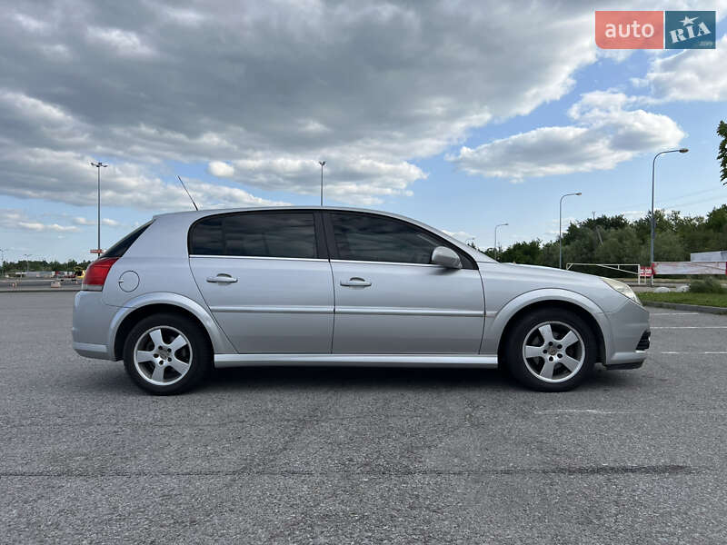 Хэтчбек Opel Signum 2008 в 
